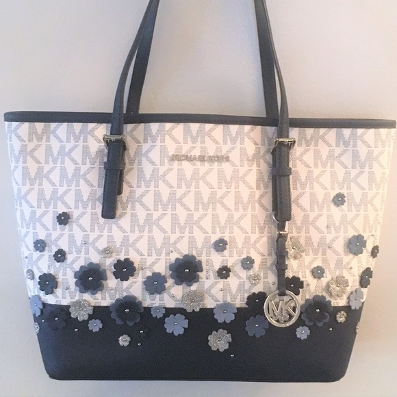 Michael Kors Carryall Tote - Navy Floral Bag - Picture 2 of 8